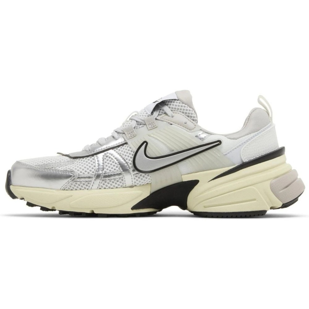 Nike V2K Run Mens Size 10 Running Shoes Summit White Metallic Silver HJ4497-100 - Picture 2 of 5